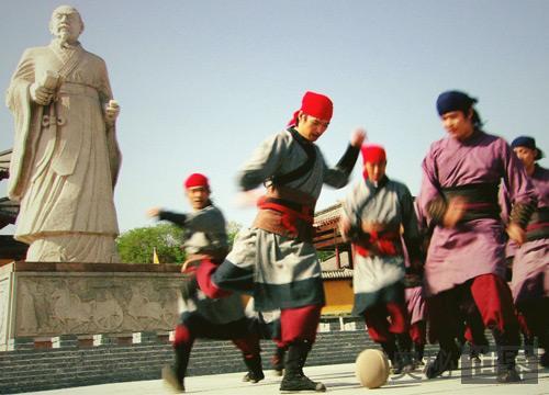 在古代宋朝竟早已有国家“蹴鞠”足球队了？