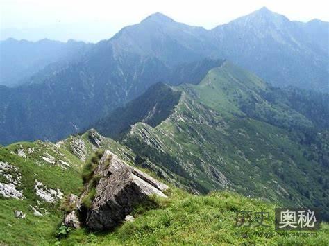 邓艾穿越传说中的摩天岭，一万人仅剩2000，竟然直接从山下往下跳