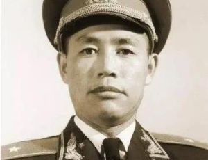 陈锐霆：我军第一任特种兵司令