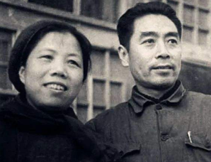 邓颖超回忆：一直被周恩来压低
